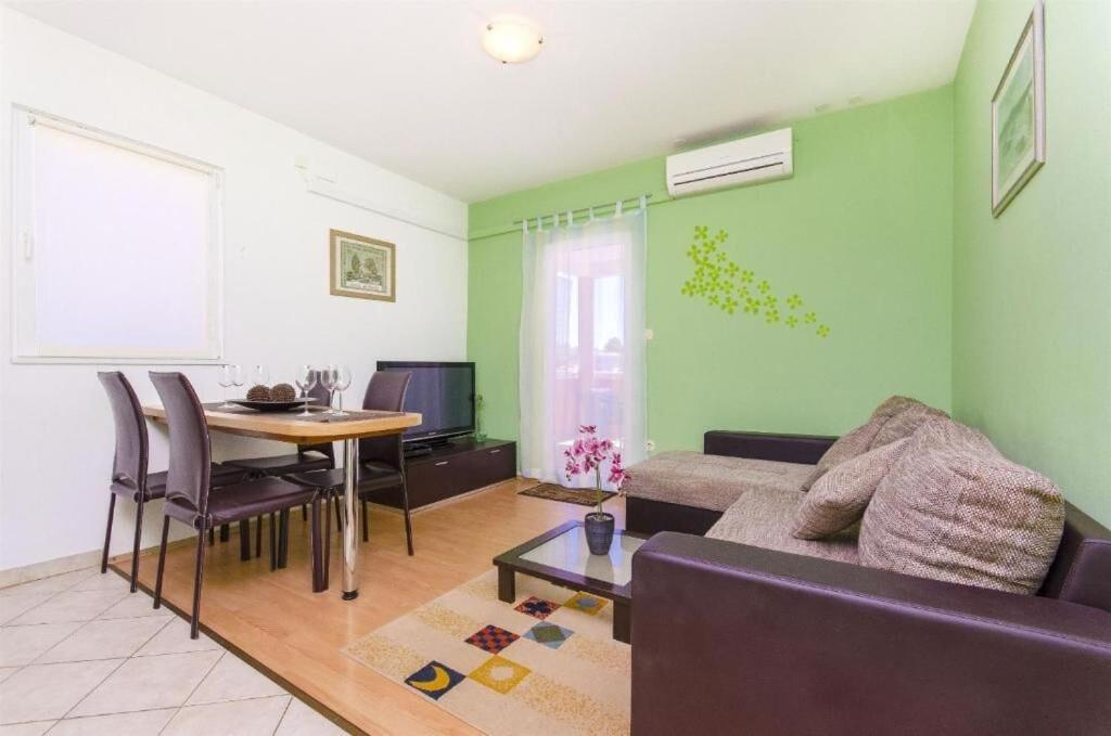 Apartament Otjana *