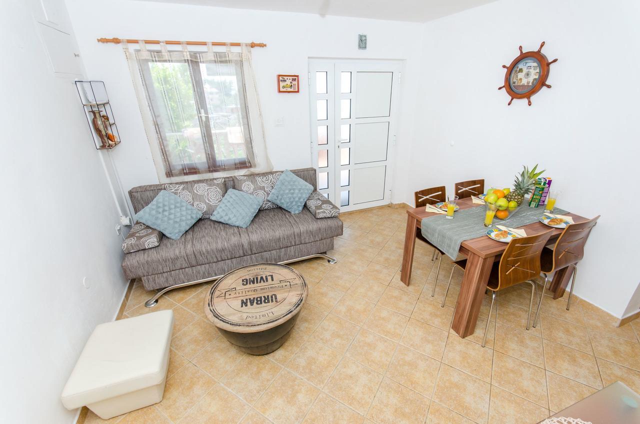 Otjana Apartament *
